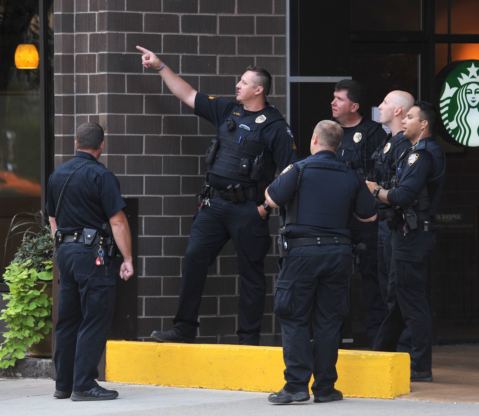 Bilings police officers gather